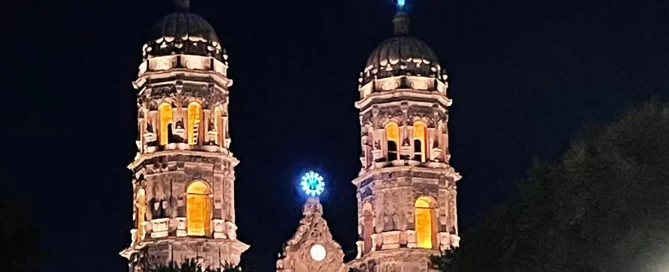 After-Dark Tour of Guadalajara’s historic center with illuminated facades and live mariachi music.