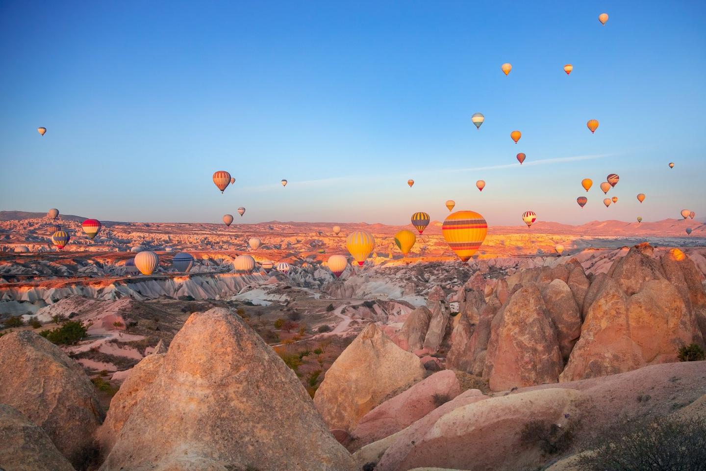 3 days in Cappadocia exploring fairy chimneys, artisan traditions, and sunrise balloon moments.