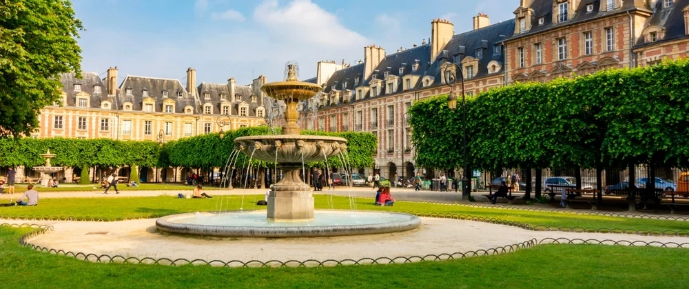 Walking Tour in Le Marais, Paris tracing its 17th-century aristocratic golden age with a historian.