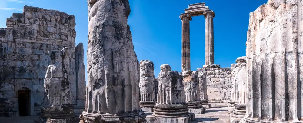 Cultural Tour from Kuşadası, Izmir or Bodrum to see Didyma’s illuminated Temple of Apollo at night.