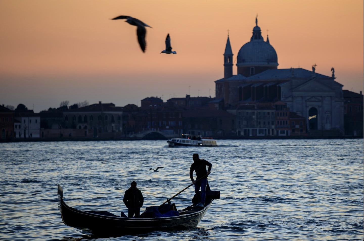 10-day itinerary in Italy through Venice, Bologna, Milan, a mix of culture, cuisine, scenic beauty.