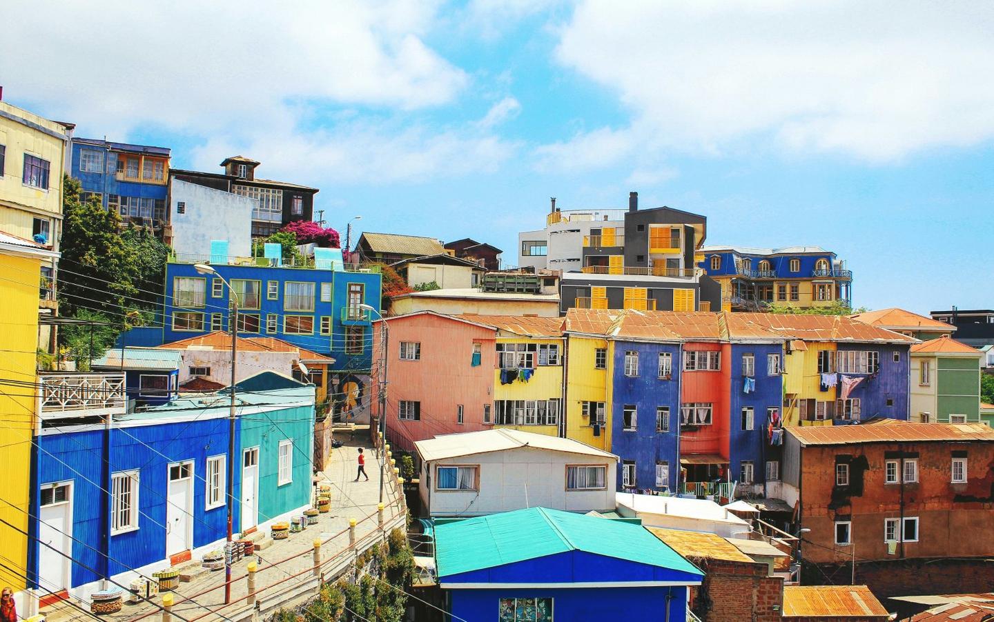 Fernwayer’s perfect one day in Valparaíso blends street art, studios, and a hillside guided walk.