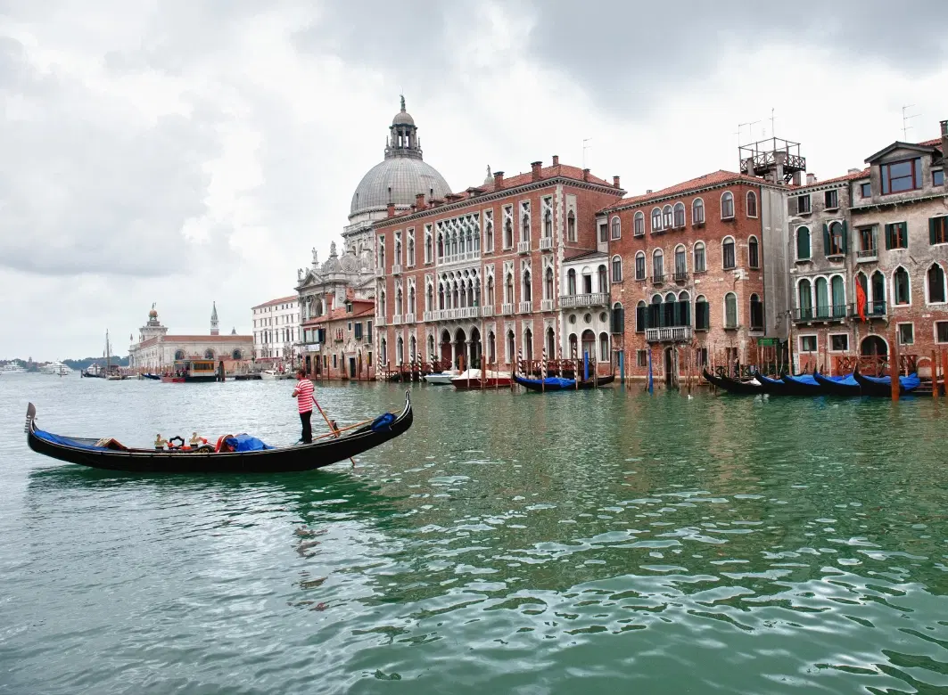 Photo Workshop in Venice, exploring historic streets and iconic sights with an expert photographer.