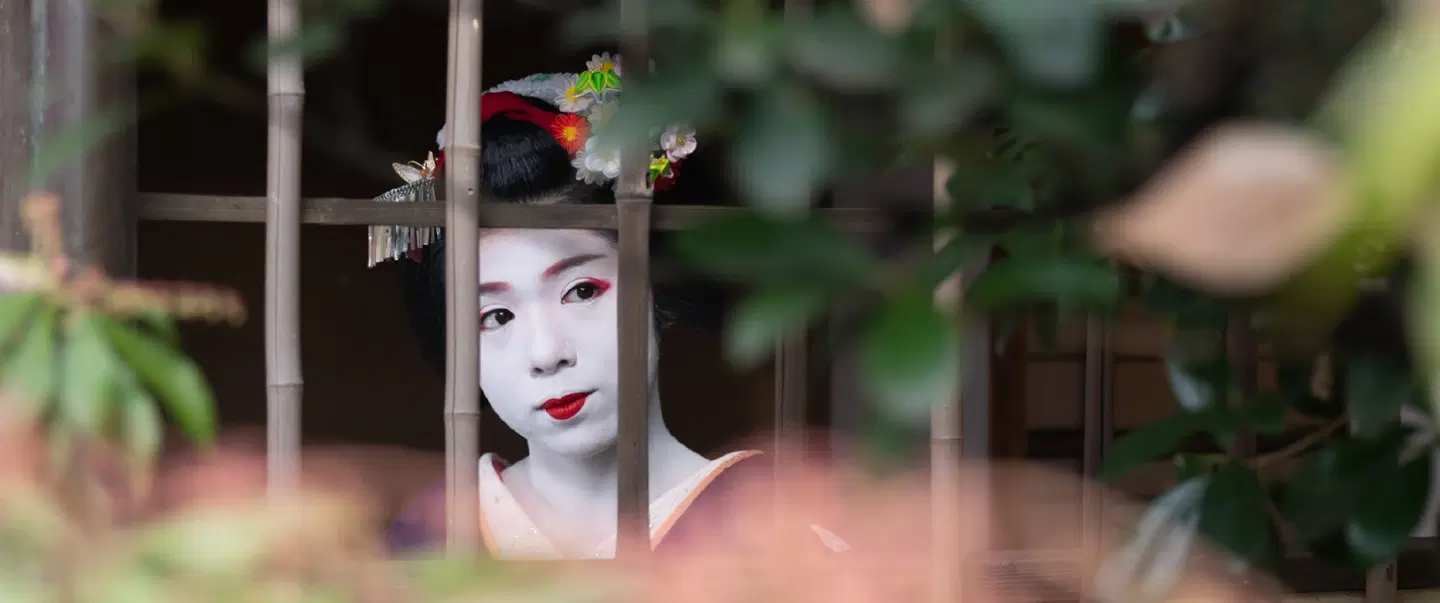 Photography Workshop in Kyoto with rare access to a Maiko, apprentice Geisha, in a heritage house.